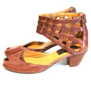 Everybody by BZ Moda adorable peep toe shoes!